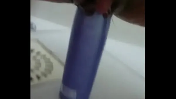 Stuffing the shampoo into the pussy and the growing clitoris Clip hàng đầu mới