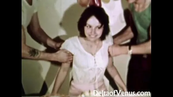 Nuovi Vintage Erotica anni '70 - La fica pelosa fa sesso - Happy Fuckdayclip principali