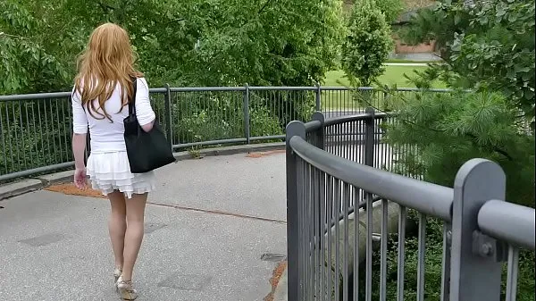 Nieuwe Crossdresser walking on bridge topclips