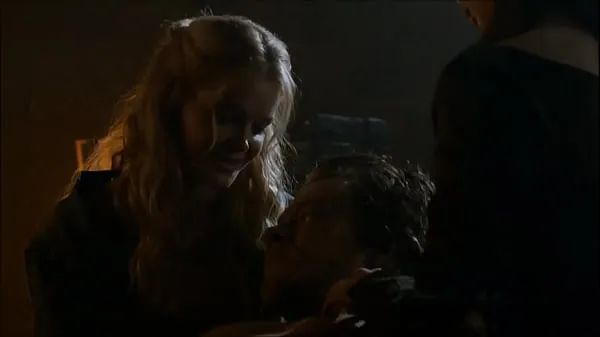 Nouveaux Alfie Allen sexe et castration dans Games of Thrones S03E07 meilleurs clips