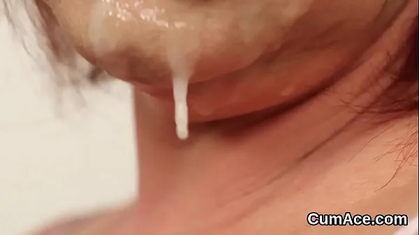 Novos Spicy honey gets cumshot on her face eating all the cream principais clipes