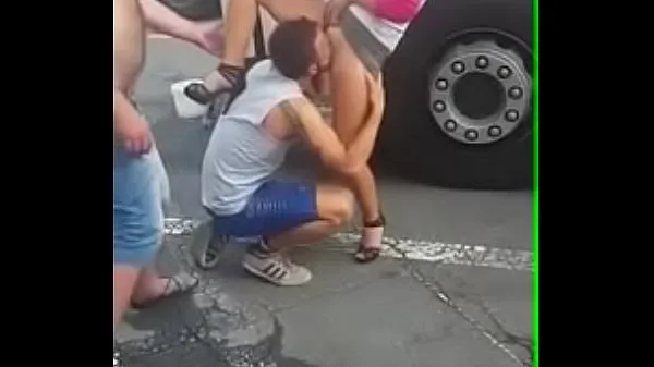 نئے Guy to suck pussy in public ٹاپ کلپس