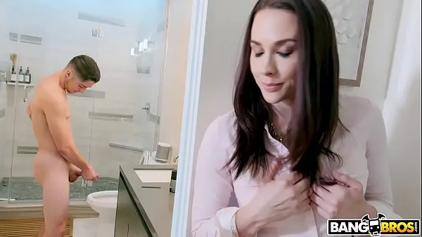 Nuovi BANGBRO - La matrigna Chanel Preston cattura il figlio che si masturba in bagnoclip principali