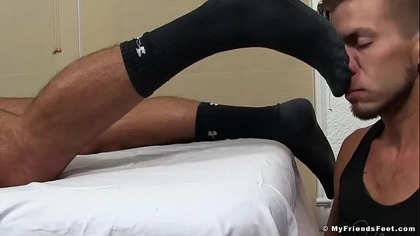 Νέα Inked hunk Michael Roman covers twinks tender feet with cum κορυφαία κλιπ