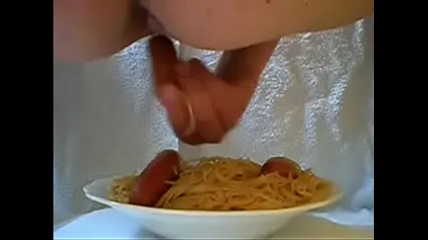 Nye Masturbating with food topklip