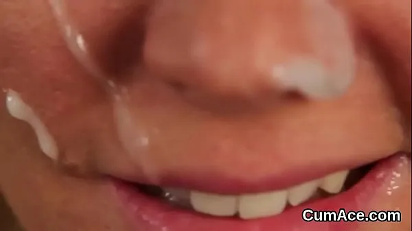 Nye Naughty looker gets jizz shot on her face eating all the jism topklip