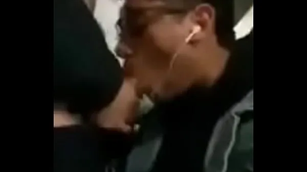 Sucking cock in the subway Klip teratas baharu