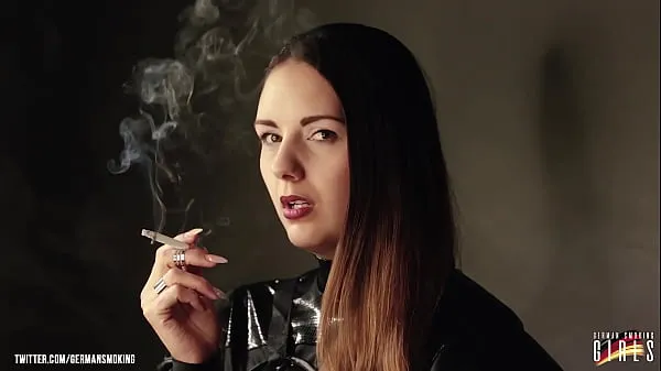 Nye German smoking girl - Janina 3 Trailer topklip