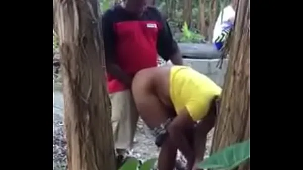 Nuovi e figlia trio domenicano per una banana per vedere piùclip principali