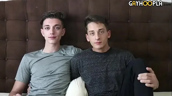 Neue Zwei heiße Twinks lieben sichTop-Clips