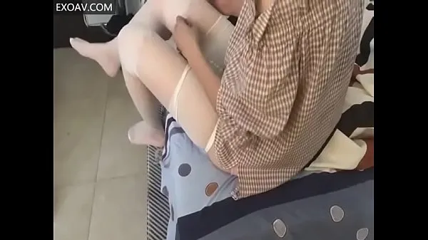非常闷骚的气质美少妇外面穿得带点小仙气，想不到里面穿着骚紫内衣 Clip hàng đầu mới
