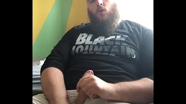 Yeni Huge Bearded Bear Jerks His Big Veiny Package en iyi Klipler