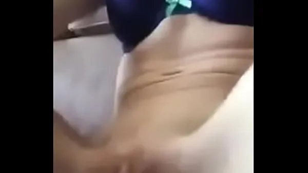 Nye Young girl masturbating with vibrator topklip