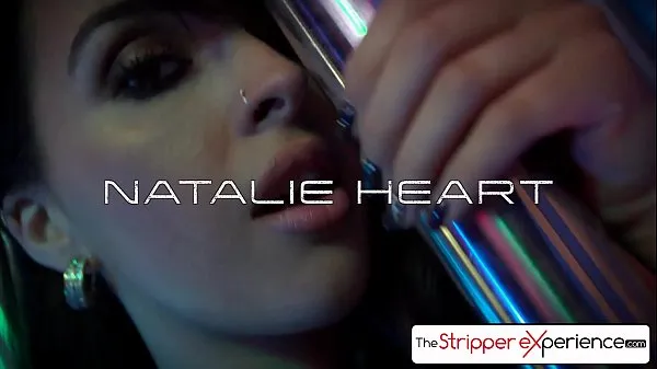 Nouveaux The Stripper Experience - Natalie Heart est punie par une bite monstrueuse, de gros seins et un gros butin meilleurs clips