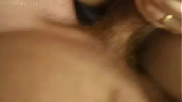 Nouveaux Une fille se masturbe devant le porno quand un inconnu se à elle, se doigte la chatte serrée, risque d'imprégnation d'une bite nue, se frotte la chatte, le sexe et une grosse éjaculation sur son corps meilleurs clips