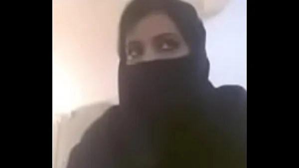 Nye Muslim hot milf expose her boobs in videocall toppklipp