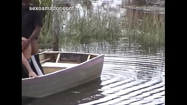 Mulher casada é flagrada traindo o marido na lagoa da fazenda, com funcionário do local Clip hàng đầu mới