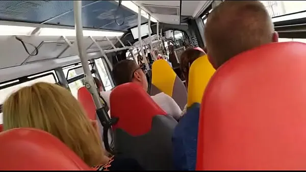 Nuovi Masturbandosi nell'autobus pubblicoclip principali