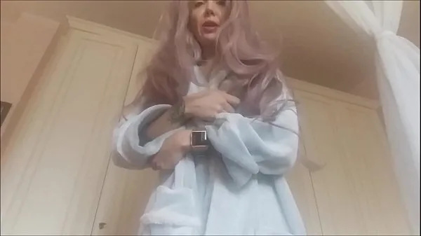 新我看到你了！你穿着微比基尼时偷看了你的妈妈。你的惩罚会很臭顶部剪辑