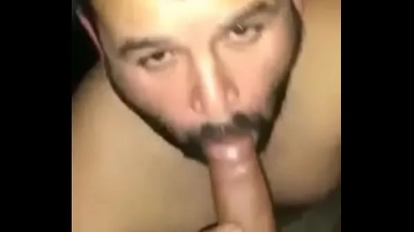 Novi Mature man eats a huge cock najboljši posnetki