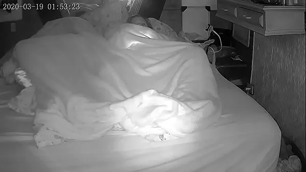 Novos Wife waits for horn to sleep to make video call with lover principais clipes
