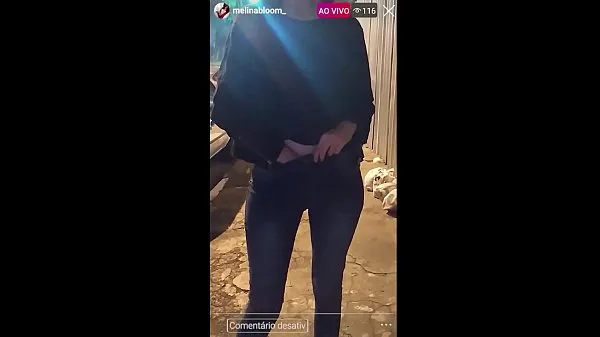 新在大街上，青少年在上公开露面，一举一动！他们向景致致敬！ -梅丽娜·布鲁姆顶部剪辑