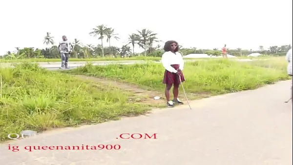 新しい彼女がバスに乗り遅れた後、見知らぬ人によって茂みで犯されたハンターによる性交トップクリップ