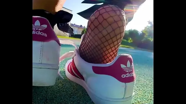 Neue Meine Adidas Superstars sind total verschwitzt und stinken Schuhspiel, baumelt, tauchtTop-Clips