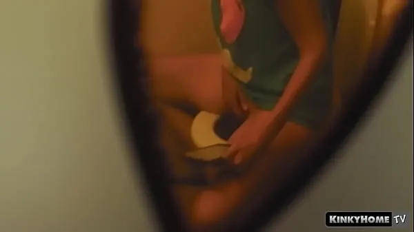 Nouveaux Hot girl se masturbe dans les toilettes meilleurs clips