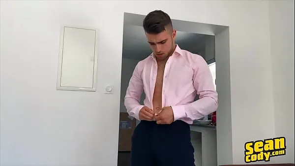 Nouveaux Euro Stud (Thony) Grey fournit une grosse charge après beaucoup de bordures et couvre ses abdos de sperme - Sean Cody meilleurs clips