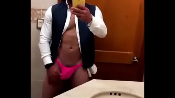 Nuovi Delicious man in pink bikiniclip principali