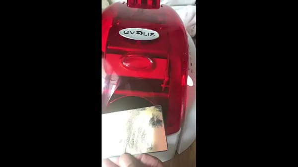 新擁有我！ 你可以隨時擁有我！ 在黑色收藏卡上獲得定製印刷的金色。 標准信用卡尺寸和厚度顶部剪辑