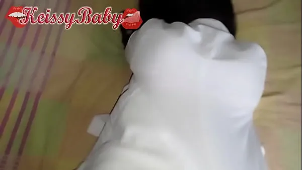 新医生给我最好的口交，让我在没有避孕套的情况下操她，而她的屁股上却装着假阳具顶部剪辑