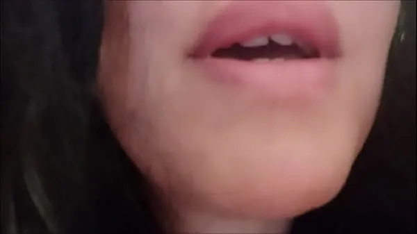 Neue Ich liebe es, die Windel zu tragen, dann alles zu streicheln und zu benetzen, während du mich ansiehstTop-Clips