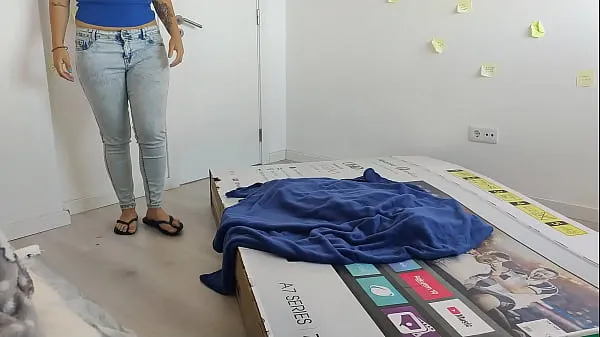 Nuevos Follando a mi madrastra por un agujero en una caja, pensó que era mi papá clips principales