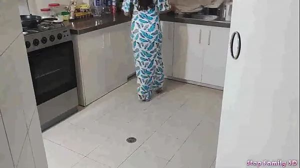 Novos A enteada com tesão é fodida com o padrasto na cozinha quando a mãe dela não está em casa principais clipes