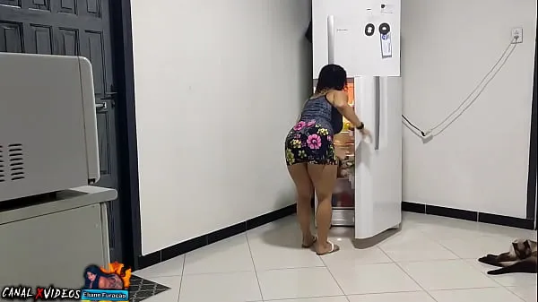 新我发现我的男朋友在浴室里乱作一团我无法忍受我的努力，很快我就摔倒在我的屁股上顶部剪辑
