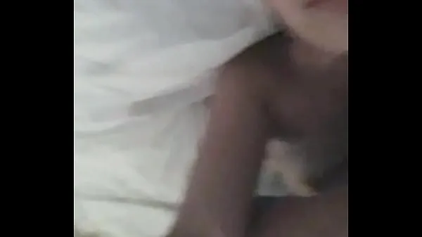 新热辣的拉丁 Dani Sanchez 拍摄自拍视频，同时戴绿帽子他妈的另一个男人 - 将其发送给她的丈夫。 真正的戴绿帽子，不是上演的顶部剪辑