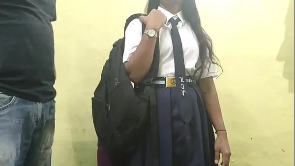 गाव की भोली भाली पढ़ने वाली लड़की का होमवर्क पूरा नहीं हुवा था तो टीचर ने उसका फायदा उठाया और उसको चोदने को मजबूर किया (क्लियर वाइस Klip teratas baharu