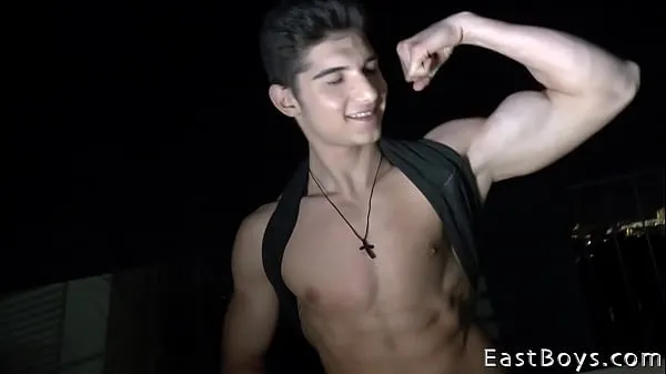 And we have what most of you have been waiting for! Jared Shaw, again in Prague. I think he liked it here last time, and we do like him also! First night we have some muscle flex for you, in a car, on the street, in our apartment overlooking the Prague Klip teratas baharu