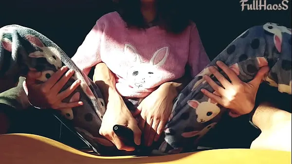 新我的热荡妇继妹想要他妈的她湿猫手振动器和公鸡继兄弟顶部剪辑