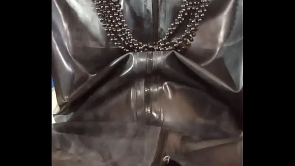 Neue ICH BIN SCHWUL UND NEHME EIN VIDEO VON MIR AUF UND TRAGE ZUM GENUSS EIN GANZKÖRPER-LATEXGUMMI-OUTFITTop-Clips