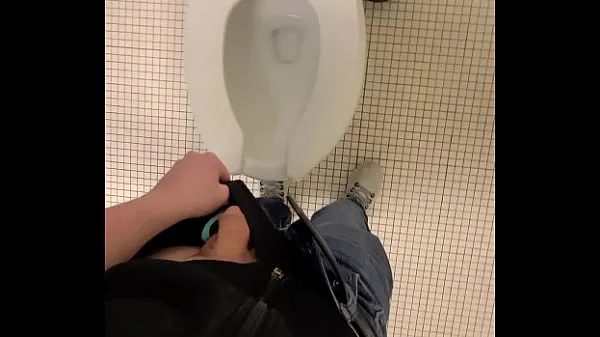 مقاطع علوية Inappropriately peeing all over a public toilet and sink at a mormon church bathroom making a mess جديدة