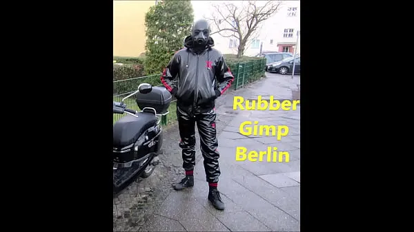 Neue Gummigimpe auf der öffentlichen Straße in BerlinTop-Clips