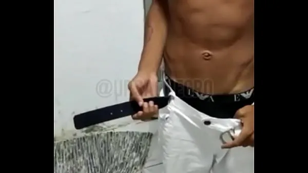 Nuevos Recibí un regalo de mis jóvenes pero lo que tenía muchas ganas era ver a uno comiéndole el culo al otro y LO TENGO!!! COMPLETO EN LA RED clips principales