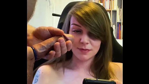 Nouveaux Ne regarde pas ici. Une femme indifférente ignore la masturbation meilleurs clips