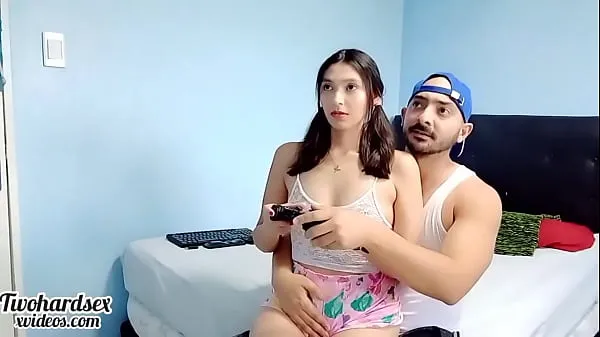 नई मैं अपने गेमर की छोटी बहन की मदद करता ह शीर्ष क्लिप्स