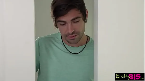 Nuovi La matrigna dice "Perché non dai un po' di spazio a tua sorella e non essere un pervertito" S23: E4clip principali