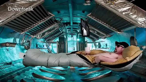 Nové Downfreak Floating In Space Station Hands Free Jerking Off With Sex Toy nejlepší klipy