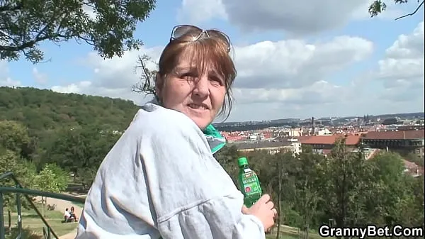 Nuovi Nonna tettona che salta un giovane cazzo arrapatoclip principali